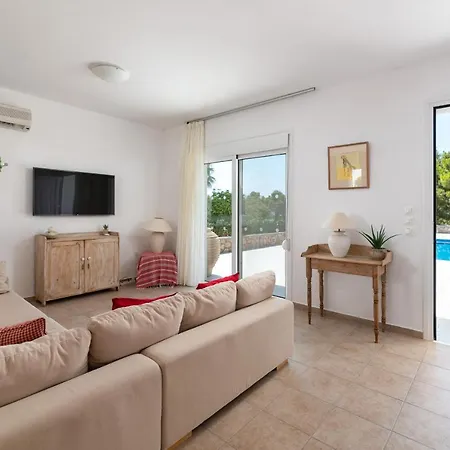 Amara With Private Pool And Hot Tub