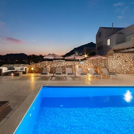 Amara With Private Pool And Hot Tub